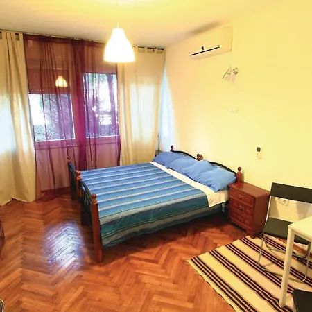 Appartement 1 Bedroom Awesome In Pula