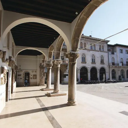 1 Bedroom Awesome In Apartament Pula