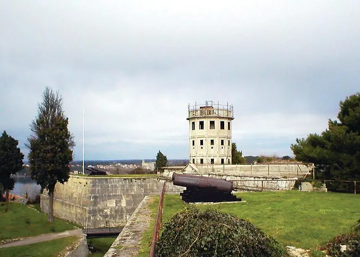 1 Bedroom Awesome In Apartman