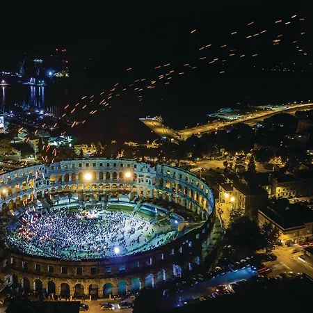 1 Bedroom Awesome In Appartamento *